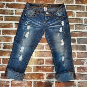 Almost Famous Distressed Capri Jeans Size 3